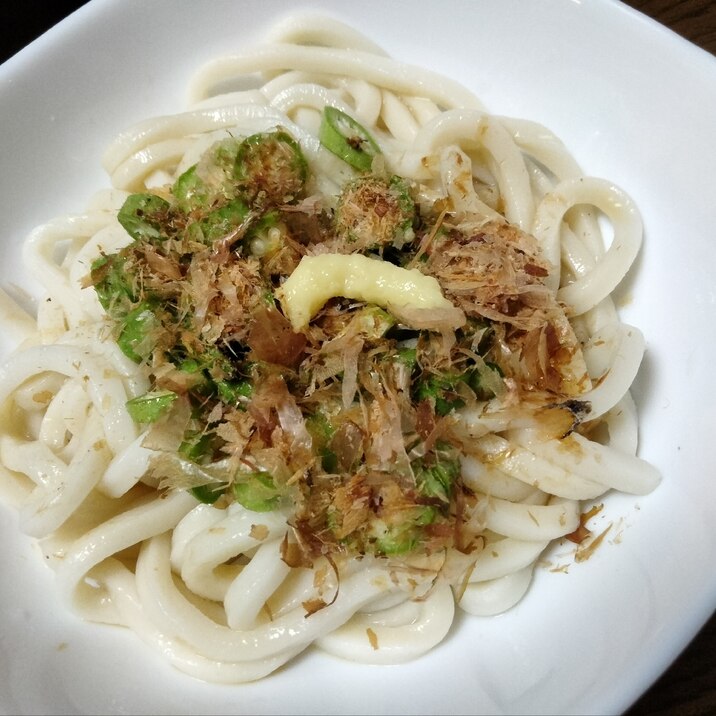 オクラおかか和えのせ冷やしうどん